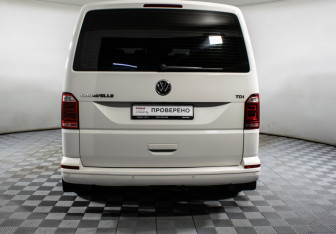 Подержанный автомобиль Volkswagen Caravelle 2016 года (6 фото)