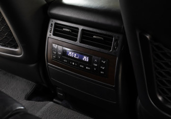 Подержанный автомобиль Toyota Land Cruiser Suv 2015 года (21 фото)