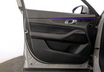 Подержанный автомобиль Changan UNI-K 2023 года (19 фото)