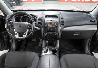 Подержанный автомобиль Kia Sorento 2012 года (14 фото)
