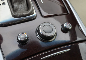 Подержанный автомобиль Infiniti Q70 2015 года (15 фото)