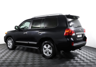 Подержанный автомобиль Toyota Land Cruiser Suv 2012 года (7 фото)