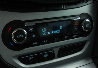 Подержанный автомобиль Ford Focus Hatchback 2013 года (14 фото)