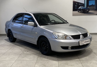Подержанный автомобиль Mitsubishi Lancer Sedan 2006 года (3 фото)