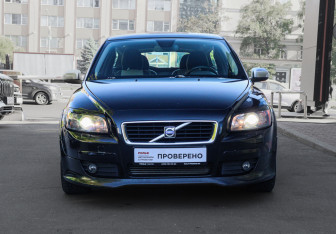 Подержанный автомобиль Volvo C30 2009 года (2 фото)