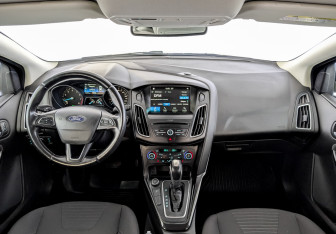 Подержанный автомобиль Ford Focus Wagon 2017 года (14 фото)
