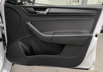 Подержанный автомобиль Skoda Rapid Liftback 2022 года (23 фото)