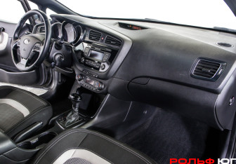 Подержанный автомобиль Kia Ceed Hatchback 2013 года (7 фото)