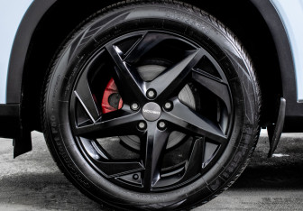 Подержанный автомобиль Omoda C5 2023 года (19 фото)