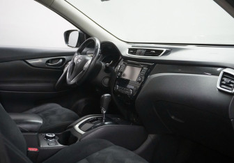 Подержанный автомобиль Nissan X-Trail 2016 года (10 фото)