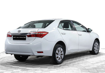 Подержанный автомобиль Toyota Corolla Sedan 2013 года (5 фото)