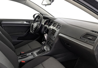 Подержанный автомобиль Volkswagen Golf Hatchback 2013 года (13 фото)