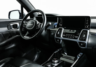 Подержанный автомобиль Kia Sorento 2022 года (9 фото)