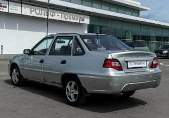Подержанный автомобиль Daewoo Nexia Sedan 2013 года (7 фото)