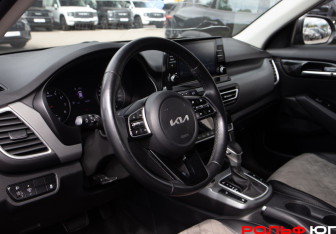 Подержанный автомобиль Kia Seltos 2022 года (10 фото)