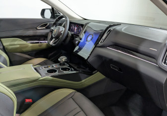 Новый Hongqi HS3 2025 (9 фото)