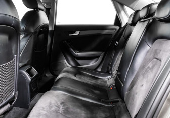 Подержанный автомобиль Audi A4 Sedan 2014 года (12 фото)