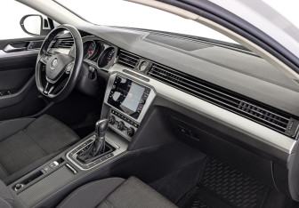 Подержанный автомобиль Volkswagen Passat Sedan 2019 года (13 фото)