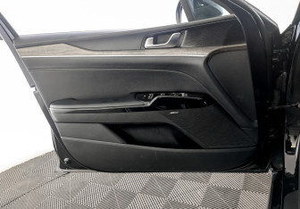 Подержанный автомобиль Kia K5 2020 года (19 фото)