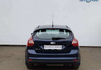 Подержанный автомобиль Ford Focus Hatchback 2012 года (6 фото)