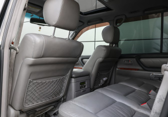 Подержанный автомобиль Toyota Land Cruiser Suv 2007 года (12 фото)