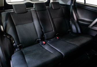 Подержанный автомобиль Toyota RAV4 2014 года (10 фото)