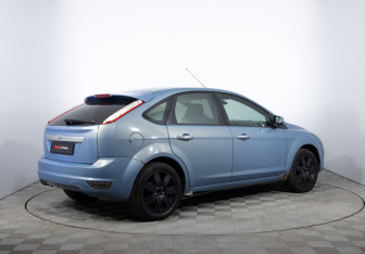 Подержанный автомобиль Ford Focus Hatchback 2009 года (5 фото)