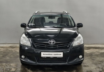 Подержанный автомобиль Toyota Verso 2012 года (2 фото)