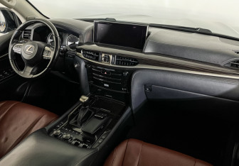 Подержанный автомобиль Lexus LX 2021 года (9 фото)