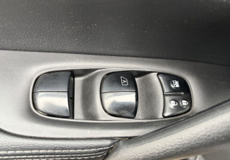Подержанный автомобиль Nissan X-Trail 2015 года (12 фото)