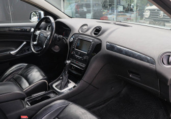 Подержанный автомобиль Ford Mondeo Sedan 2012 года (7 фото)