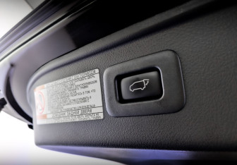 Подержанный автомобиль Toyota Alphard 2018 года (30 фото)