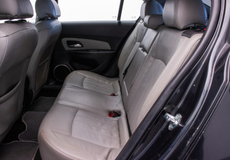 Подержанный автомобиль Chevrolet Cruze Hatchback 2012 года (11 фото)