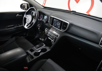 Подержанный автомобиль Kia Sportage 2019 года (9 фото)