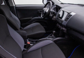 Подержанный автомобиль Mitsubishi Outlander 2011 года (9 фото)
