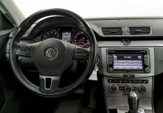 Подержанный автомобиль Volkswagen Passat Sedan 2012 года (22 фото)