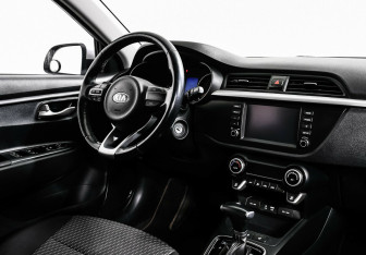 Подержанный автомобиль Kia Rio Sedan 2018 года (10 фото)