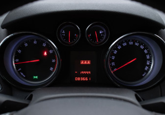 Подержанный автомобиль Opel Mokka 2012 года (12 фото)