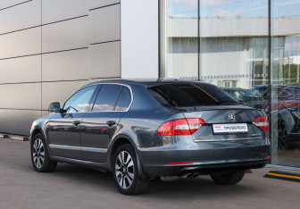 Подержанный автомобиль Skoda Superb Liftback 2014 года (7 фото)