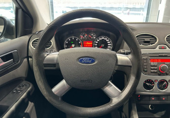 Подержанный автомобиль Ford Focus Sedan 2007 года (13 фото)