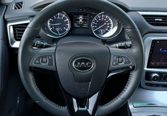 Подержанный автомобиль JAC T8 2023 года (12 фото)