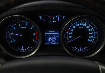 Подержанный автомобиль Toyota Land Cruiser Suv 2010 года (12 фото)