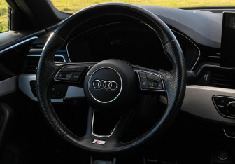 Подержанный автомобиль Audi A4 Sedan 2020 года (14 фото)