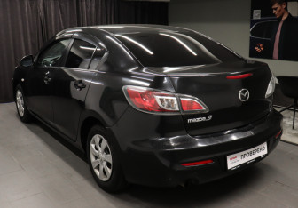 Подержанный автомобиль Mazda 3 Sedan 2012 года (6 фото)