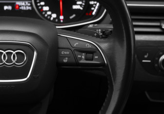 Подержанный автомобиль Audi A4 Sedan 2017 года (16 фото)