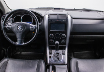 Подержанный автомобиль Suzuki Grand Vitara 2008 года (13 фото)