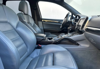 Подержанный автомобиль Porsche Cayenne 2013 года (10 фото)
