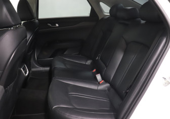 Подержанный автомобиль Kia K5 2023 года (10 фото)