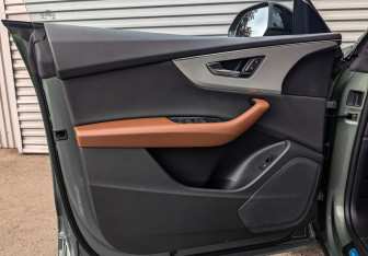 Подержанный автомобиль Audi Q8 2021 года (19 фото)