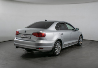 Подержанный автомобиль Volkswagen Jetta Sedan 2018 года (5 фото)